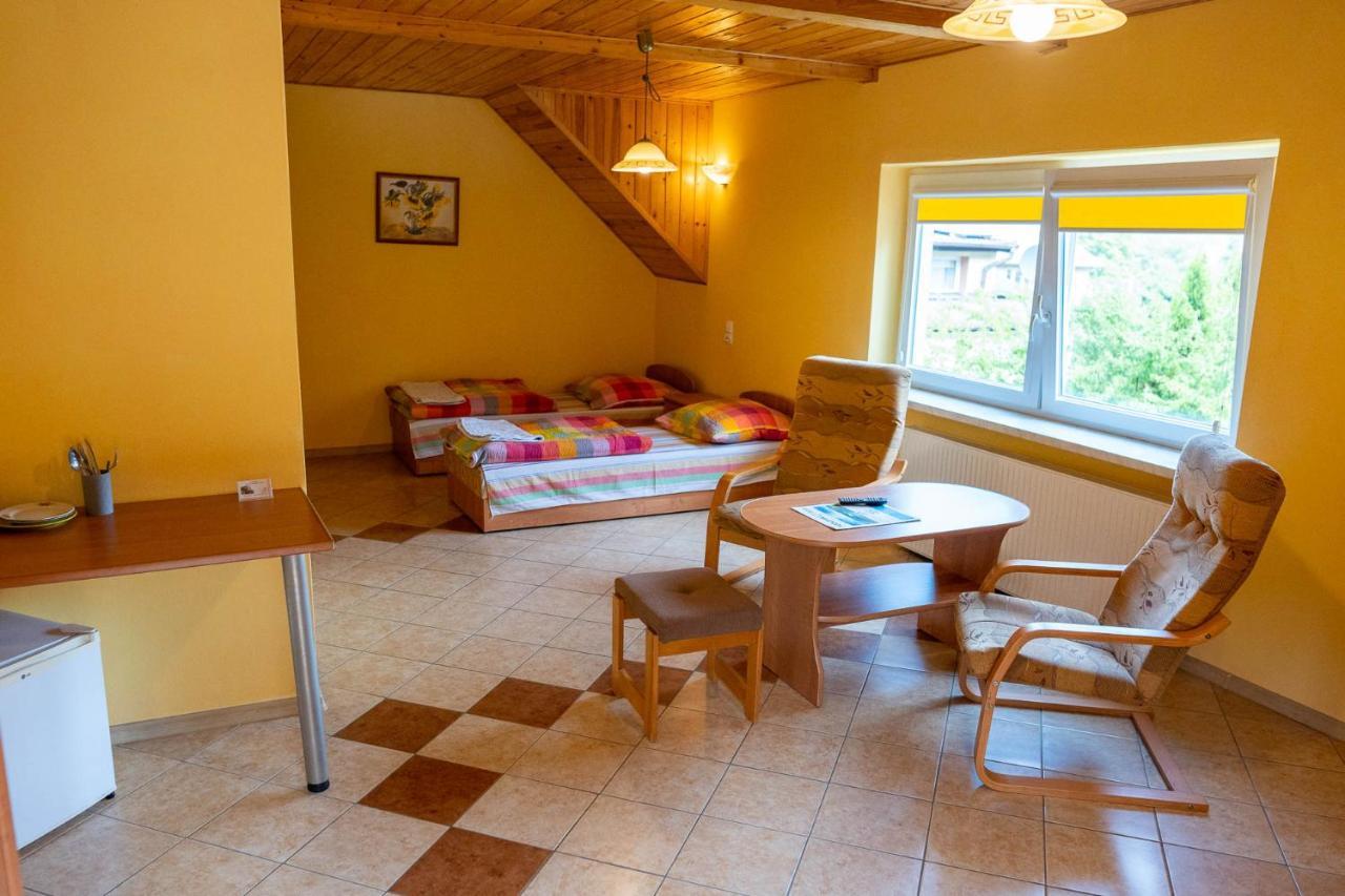 Na Skraju Lasu Homestay Wilkasy